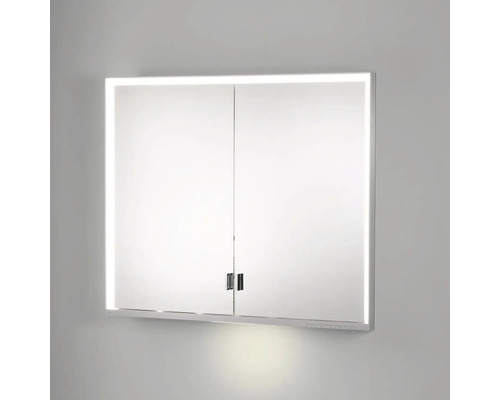 Osvětlená zrcadlová skříňka se dvěma dvířky do koupelny.