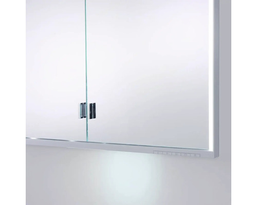 Zrcadlová skříňka s osvětlením