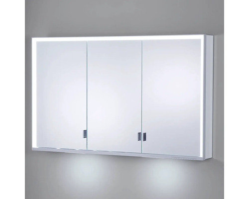 Zrcadlová skříňka se třemi dvířky a osvětlením