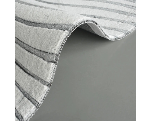 Koberec s proužkovaným vzorem