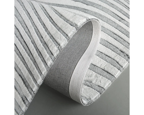 Koberec s pruhovaným vzorem