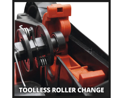 Detailní záběr výměny válečku bez použití nářadí