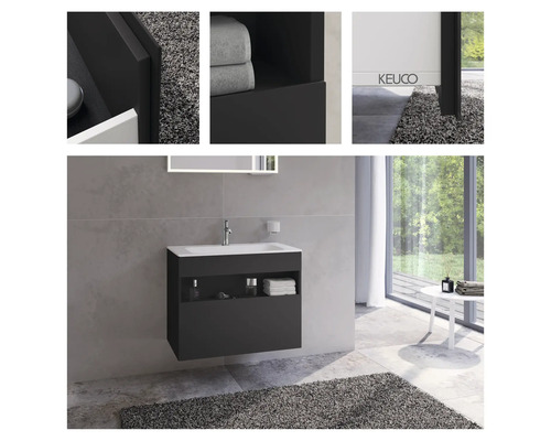 Koupelna s umyvadlovou skříňkou, umyvadlem, zrcadlem a doplňky