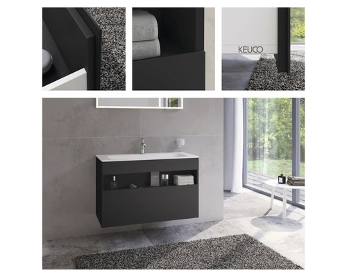 Moderní koupelna s umyvadlovou skříňkou a úložnými prostory.