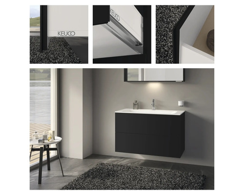 Moderní koupelna s umyvadlovou skříňkou, zrcadlem a odkládacím stolkem.