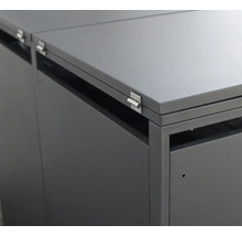 Detailní záběr úložné skříně se skládacím mechanismem