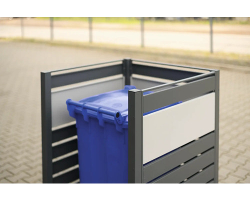 Kryt na popelnice s modrou popelnicí