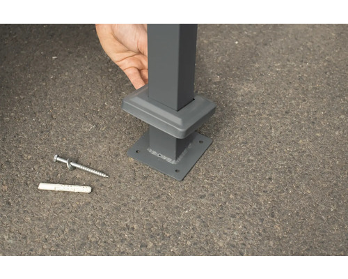 Upevnění držáku sloupku pomocí šroubu a hmoždinky