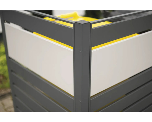 Detailní pohled na obal popelnice s výplní