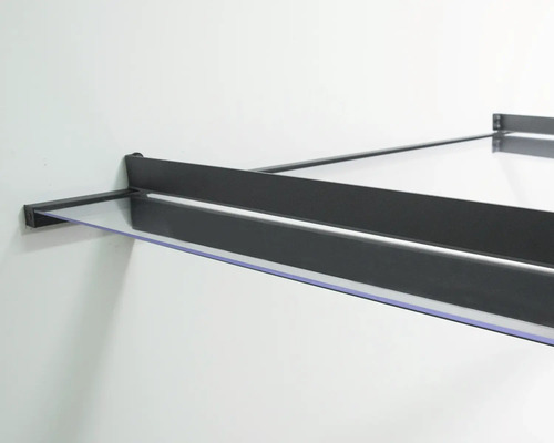 Stříška s nosnou konstrukcí na stěně