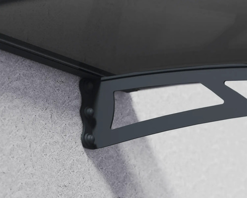 Detailní pohled na namontovaný baldachýn dveří.