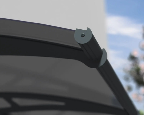 Detailní pohled na namontovanou stříšku.