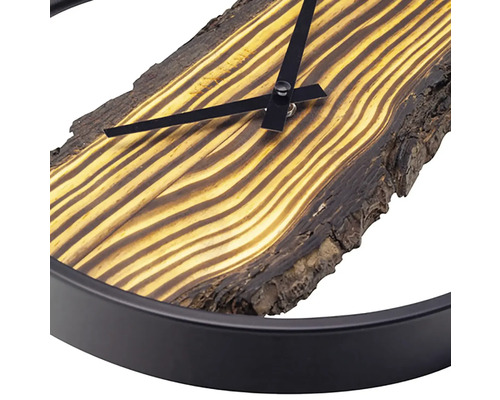 Nástěnné hodiny s dřevěným kotoučem a kovovým rámem