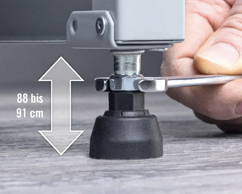 Nastavení výšky od 88 do 91 cm na noze nábytku pomocí klíče