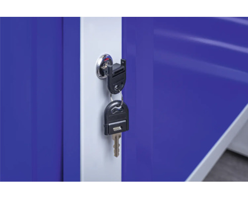 Klíč v zámku ocelové skříně