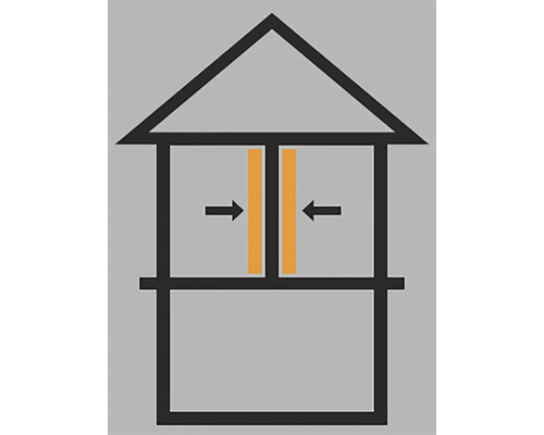 Ilustrace domu se šipkami ukazujícími na izolaci mezi krokvemi