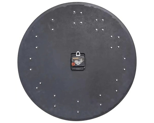 Zadní strana kulatých nástěnných hodin se strojkem