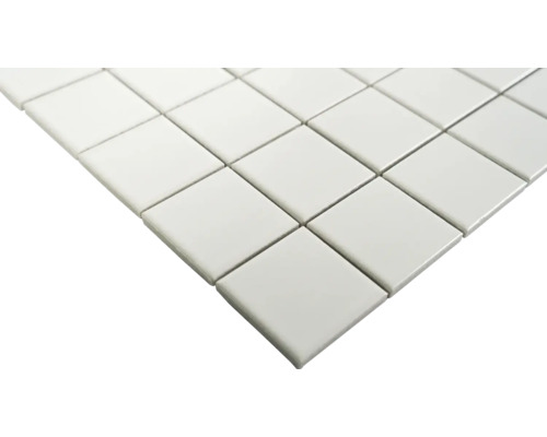 Mozaikové dlaždice z keramiky ve čtvercovém formátu