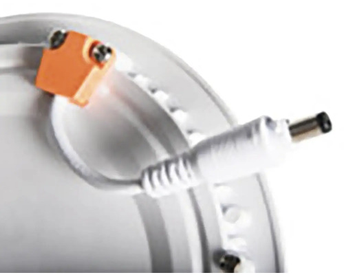 Detailní pohled na LED panel s připojovacím kabelem