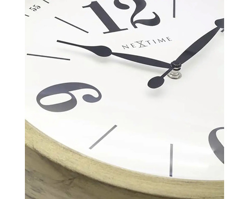 Detail nástěnných hodin Nextime s ciferníkem