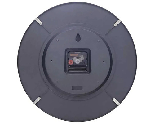 Zadní strana kulatých nástěnných hodin se strojkem a závěsným zařízením