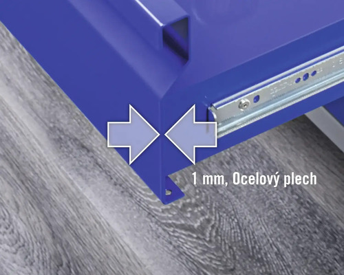 Detailní záběr dílenského stolu z ocelového plechu o tloušťce 1 milimetr