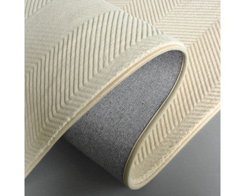 Detailní pohled na koberec se vzorem cik cak