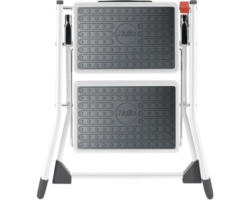 Domácí žebřík se dvěma stupni a logem Hailo