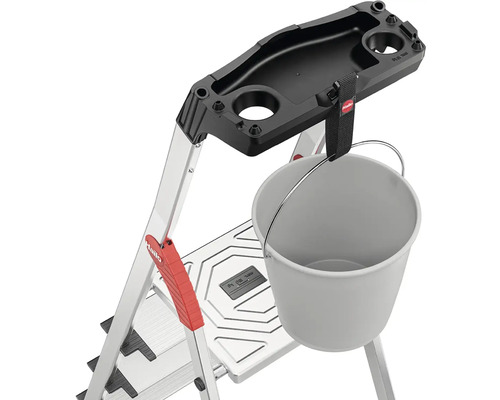 Domácí žebřík s kbelíkem a odkládací miskou