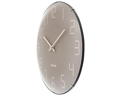 Kulaté nástěnné hodiny s ciferníkem a ručičkami