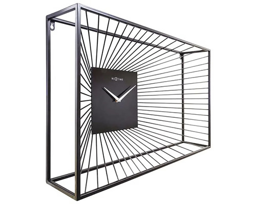 Obdélníkové nástěnné hodiny s černým ciferníkem a kovovým rámem.