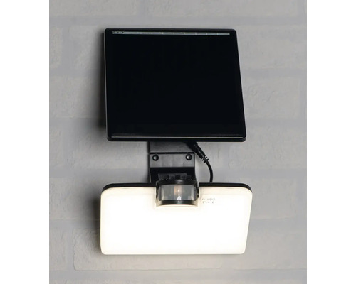 Solární svítidlo s pohybovým senzorem pro montáž na stěnu