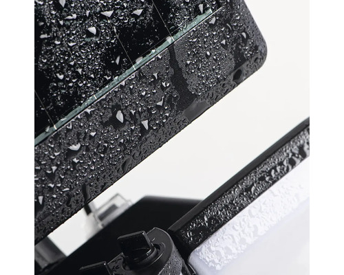 Detailní záběr vodoodpudivé solární lampy.