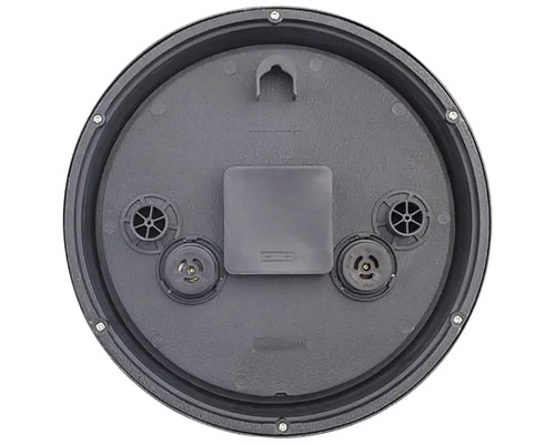 Zadní strana kulatých hodin s prostorem pro baterie a závěsným zařízením.