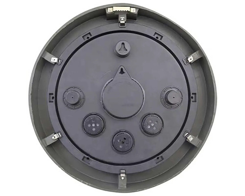 Zadní strana kulatých nástěnných hodin s upevňovacími prvky