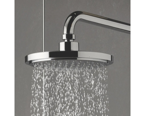 Kulatá hlavová sprcha s proudem vody