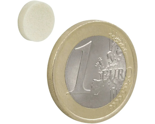 Kulatý filtr a euromince pro srovnání velikosti