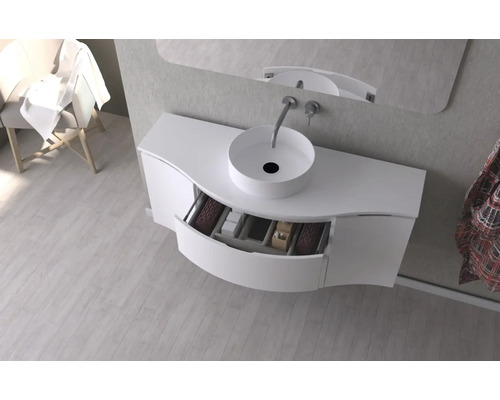 Moderní koupelna s umyvadlem, umyvadlovou mísou a otevřeným prvkem zásuvky