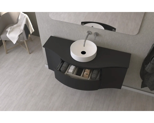 Koupelna s umyvadlovou skříňkou, umyvadlem na desku a otevřenou zásuvkou