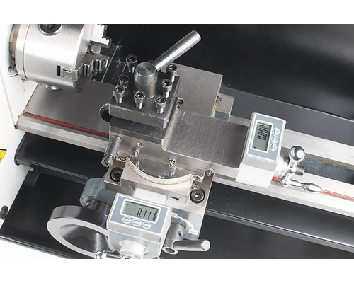 Soustruh s digitálním displejem pro přesné soustružení