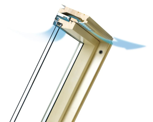 Střešní okno s dřevěným rámem a funkcí ventilace