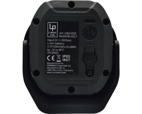 Zadní strana pracovního světla Lumak Pro s technickými údaji a logy.