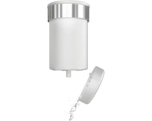 Bílý dávkovač mýdla s otevřeným víkem a vytékající tekutinou