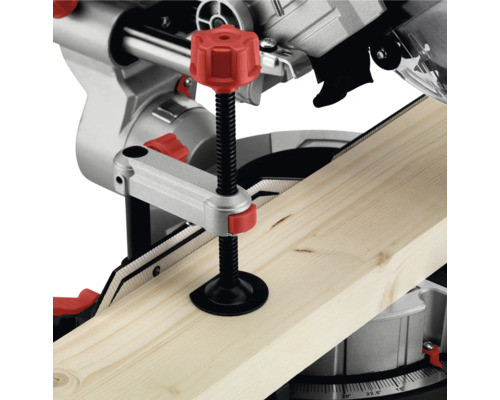 Pokosová pila s upínáním obrobku a dřevem