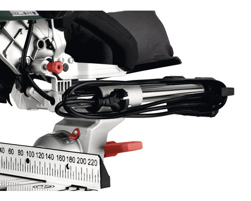 Detail pokosové pily s měřítkem, kabelem a prachovým sáčkem