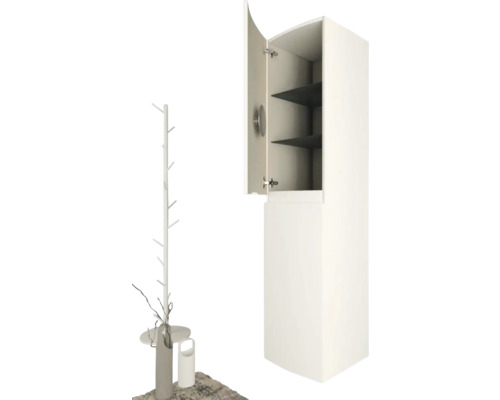 Koupelnová skříňka s otevřenými dvířky a policemi a věšák na oblečení