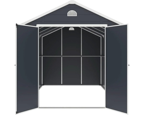 Otevřený zahradní domek s dvoukřídlými dveřmi.