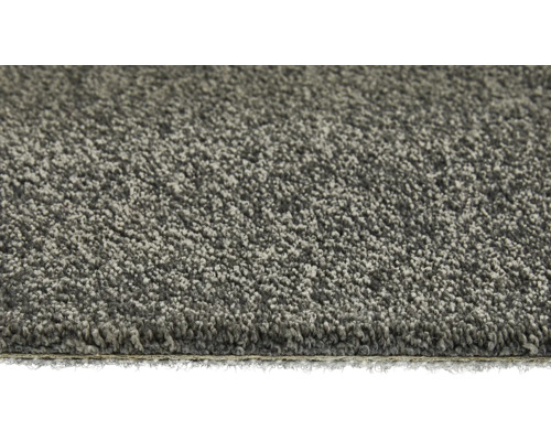 Detail šedého koberce