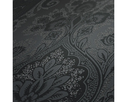 Detail tmavé tapety s květinovým vzorem