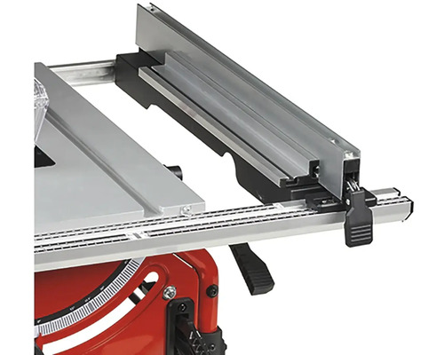 Detailní pohled na stolní kotoučovou pilu s dorazem